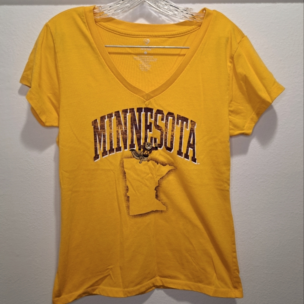 Minnesota Gophers Colosseum large yellow/golden tee shirt